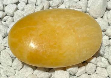 orangencalcit-seifenstein-edelstein-heilstein-handschmeichler